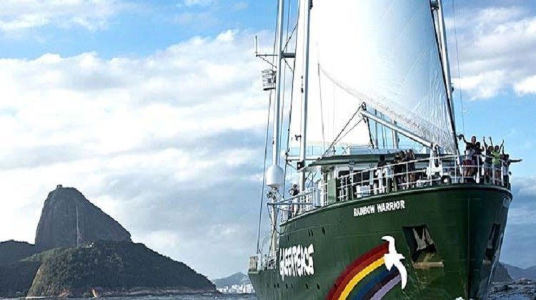 Rainbow Warrior, nava războinică, a intrat în România!