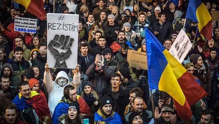 Dragnea, furios, sugerează că protestatarii se droghează: ”Bătăuși cu ochii injectați de ură”