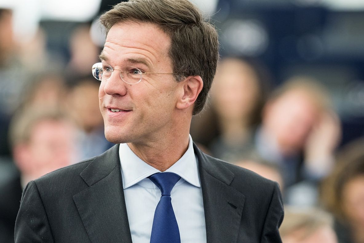 Şeful NATO: Cheltuim mai mult pentru apărare sau vom fi nevoiţi să începem învăţarea limbii ruse