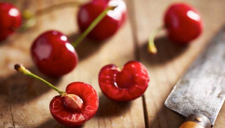 Ce se întâmplă dacă înghiţiţi sâmburi de cireşe. Sunt extrem de toxici