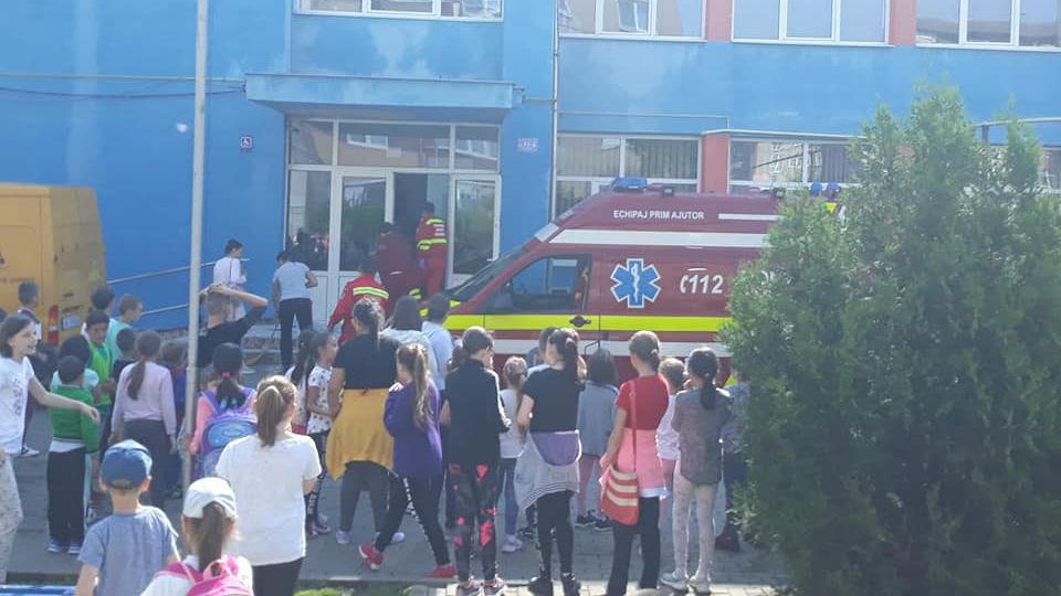 Incident grav într-o școală din Sebeș. Un elev, rănit. Profesorii au încercat să ascundă totul