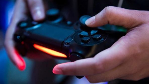 Motivația halucinantă a unui elev de 14 ani, arestat la domiciliu pentru că a tâlhărit o femeie în plină stradă: "Nu are cum să-și petreacă timpul liber"