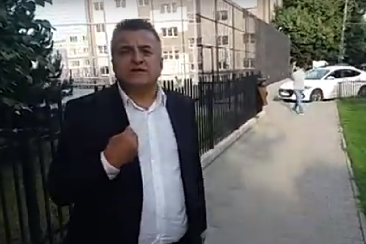 VIDEO. Viceprimarul Focșaniului a încercat să lovească un consilier județean PNL