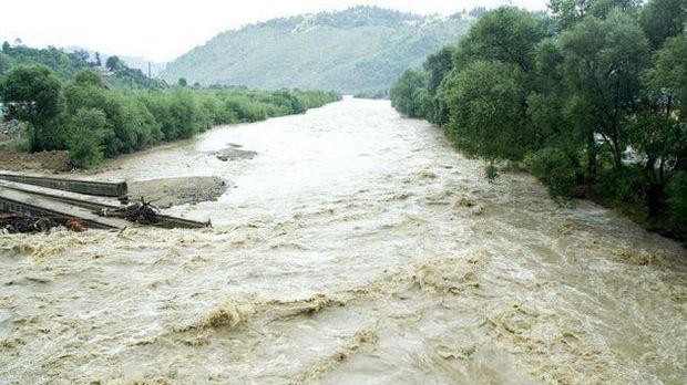 Alertă hidrografică! Cod portocaliu de viituri pe râurile din 7 județe ale țării, cod galben pe alte 19 cursuri