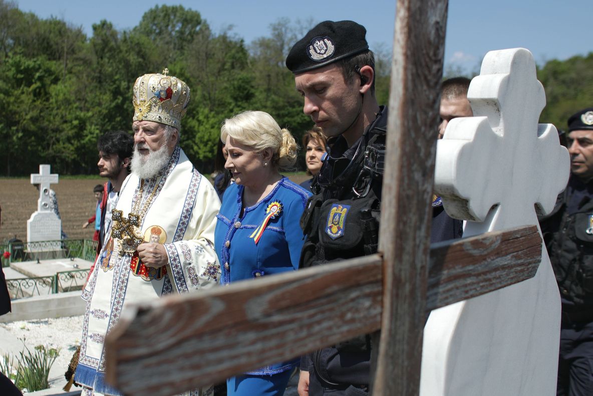 Guvernul s-a mutat la Nucet, pentru câteva ore. Imagini de la slujba de Izvorul Tămăduirii