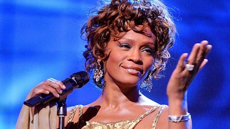 Whitney Houston apare sub forma unei holograme