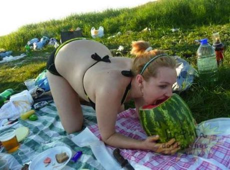 Rusoaicele care s-au îmbătat şi au fost surprinse de iubiţi aproape goale