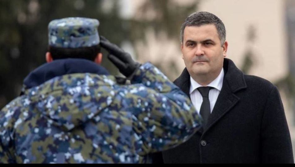 Ambasada Rusiei îl compară pe ministrul Apărării, Gabriel Leș, cu un nebun