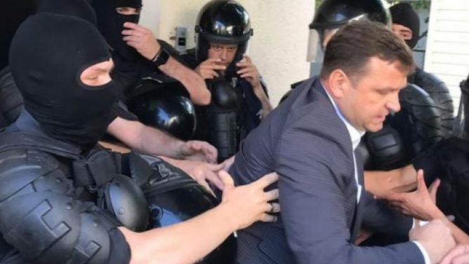 Mascații au descins la polițiștii care susțin noul guvern. Răspuns dur de la Maia Sandu