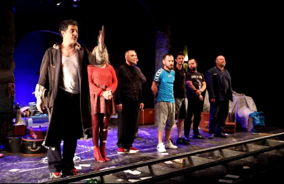 Momente uluitoare pe scena TNB după anunțul concedierilor. Ce-a făcut Mihai Călin