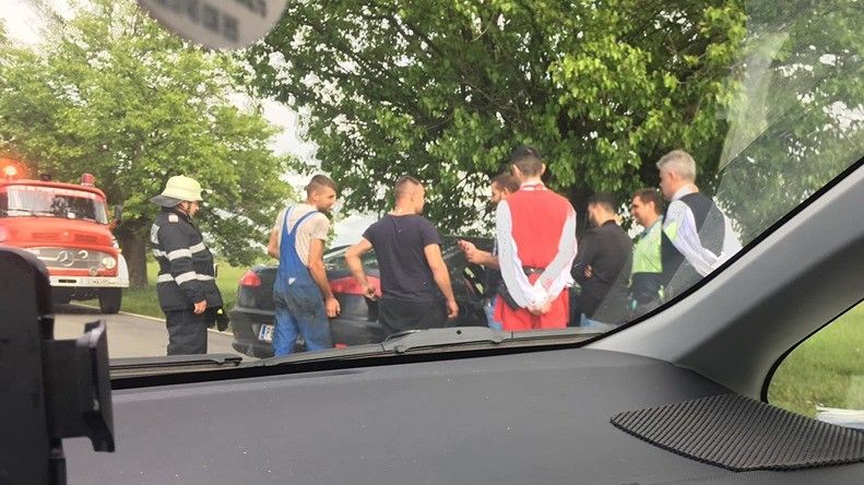 Accident cumplit în Timiș: Într-una dintre mașinile implicate se aflau și doi copilași. VIDEO