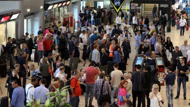 80 de copii români, blocați pe aeroporturi! Detalii halucinante. Ce spune MAE 