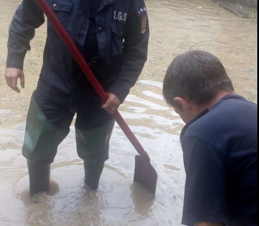 Dezastru la Arad! Zeci de persoane evacuate din cauza inundațiilor