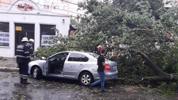 Dezastrul lăsat de furtuni în România, în imagini. Ravagiile făcute de fenomenele meteo extreme 