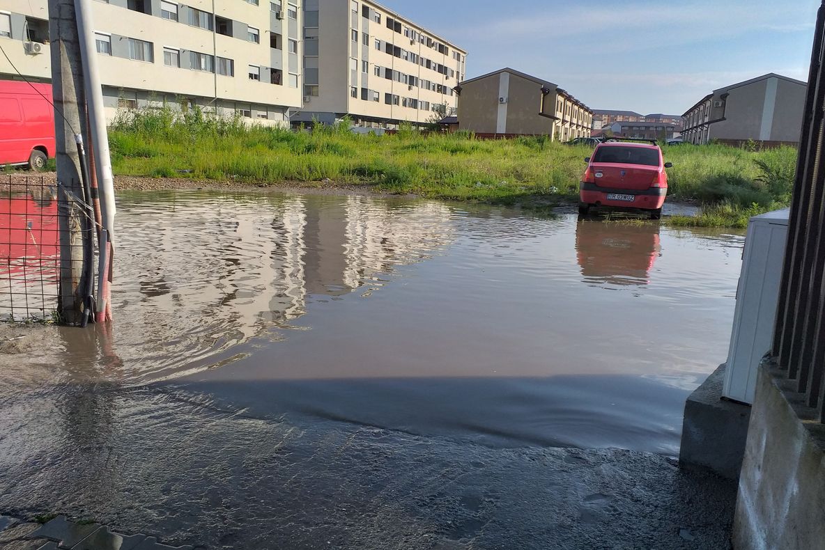 VIDEO Rupere de nori în Chiajna. Centura Capitalei, blocată de ape