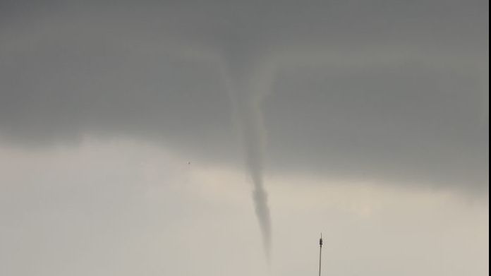 Tornada filmată lângă Timișoara FOTO-VIDEO 
