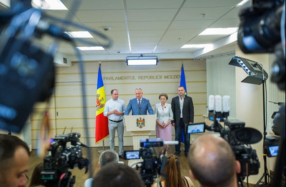 Majoritatea Sandu-Năstase-Dodon a anunţat pentru duminică "un marş al poporului"