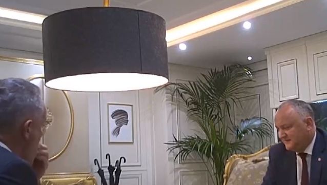 Televiziunea lui Plahotniuc publică noi imagini de la negocierile cu Dodon