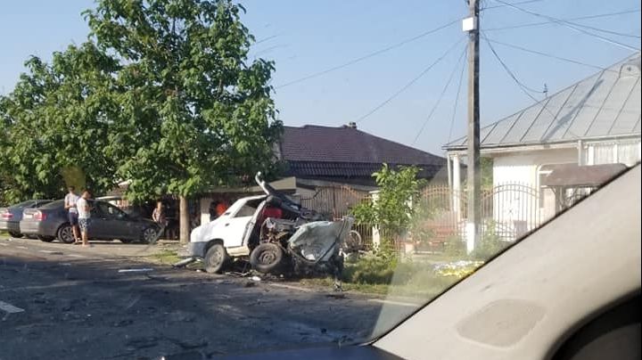 Un polițist din Galați a provocat un accident îngrozitor cu 2 morți