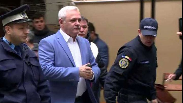 Liviu Dragnea repară maşinile penitenciarului la Rahova