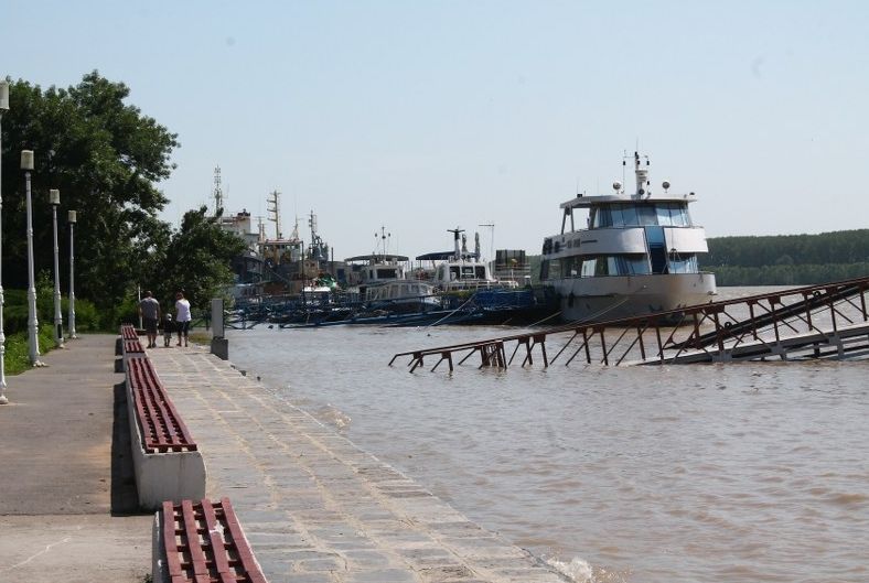 Dunărea continuă să crească, vârful de viitură fiind aşteptat vineri