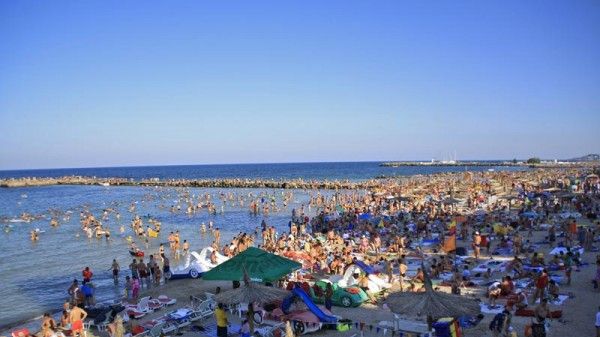 Aveți grijă unde mâncați la mare! Mai multe localuri, suspendate de Protecția Consumatorului 