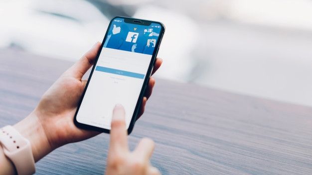 Facebook te plătește ca să te poată spiona mai bine