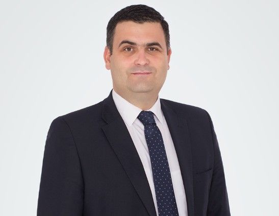 Cum au reacţionat muncitorii când au văzut tancurile în lanul de porumb + ce zice Gabriel Leş