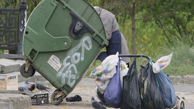 Orașul european care vrea să legalizeze "căutatul în gunoaie” pentru a reduce risipa alimentară