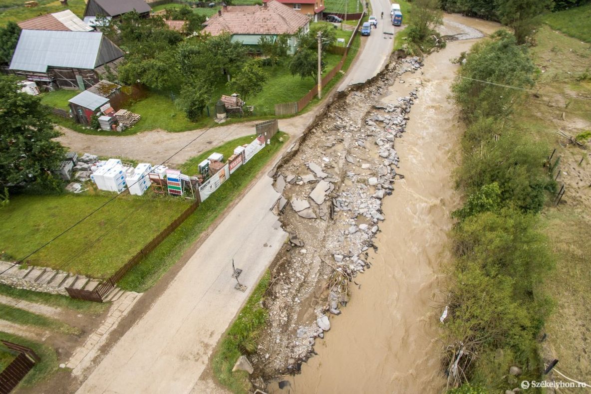 Imagini apocaliptice! Cum arată zona Sânmartin după o viitură de proporţii (FOTO+VIDEO)