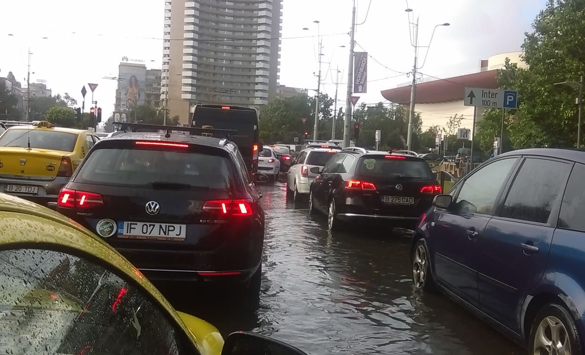 Meteorologii anunţă urgia pentru Bucureşti: ploi, furtuni şi caniculă