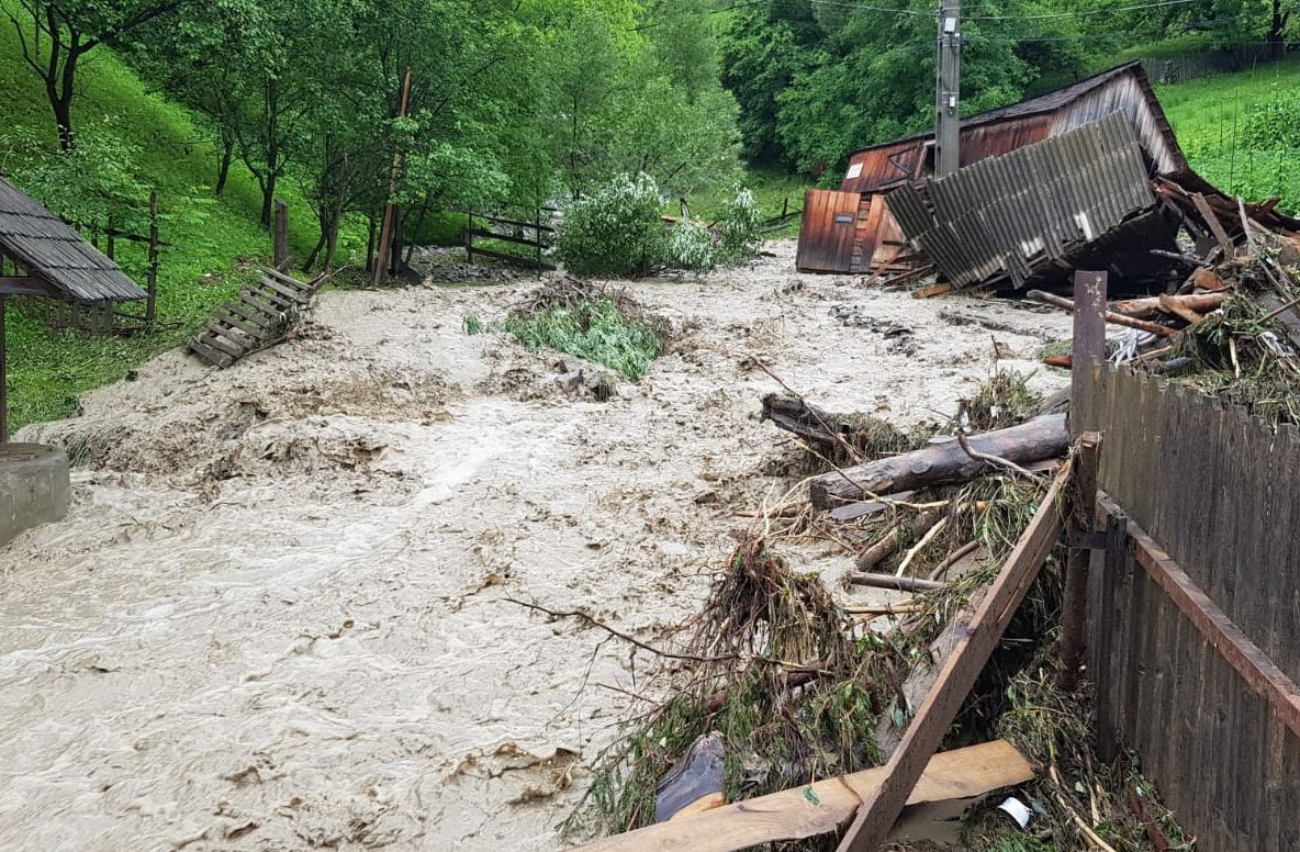 Tragedie în Vietnam: 90 de morți în urma inundațiilor și alunecărilor de teren