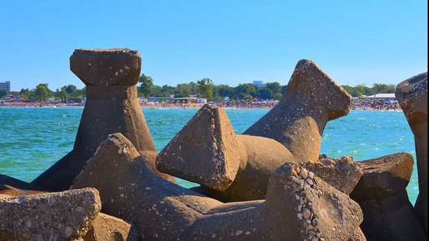 Zeci de mii de turiști sunt așteptați de Paște și 1 Mai pe litoral - Cu cât au crescut prețurile