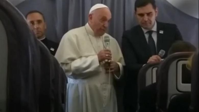 Papa Francisc a vorbit în avion despre România. "Nu am văzut așa ceva niciodată"