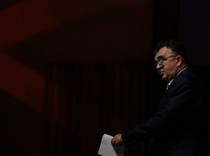 Oprişan, huiduit, a renunţat la discurs. Rădulescu "Mitralieră": "Ieşi afară, nesimţitule!" (VIDEO)