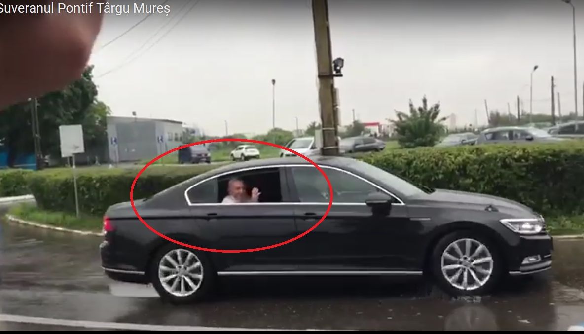 Papa Francisc a aterizat la Târgu-Mureș. Imagini VIDEO