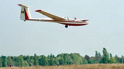 Un planor a aterizat forțat, într-un lan de porumb din județul Brașov