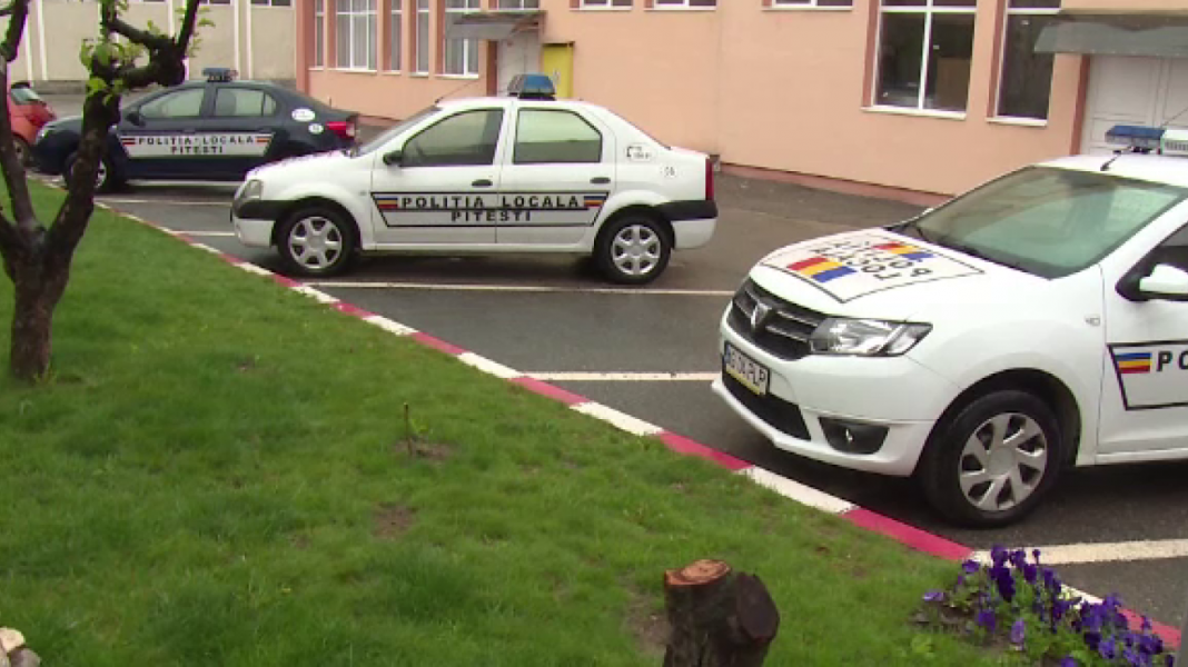 Un polițist local a fost reținut pentru abuz în serviciu şi lipsire de libertate