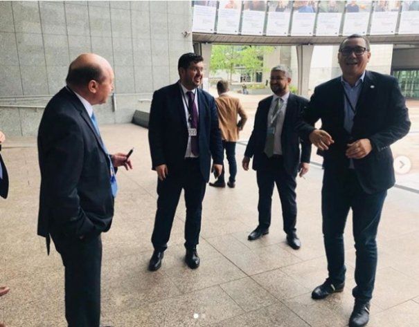 Replica lui Victor Ponta la poza cu Dan Barna