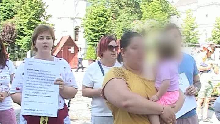 Protest la Iași. Zeci de părinți, în stradă. Motivul? 