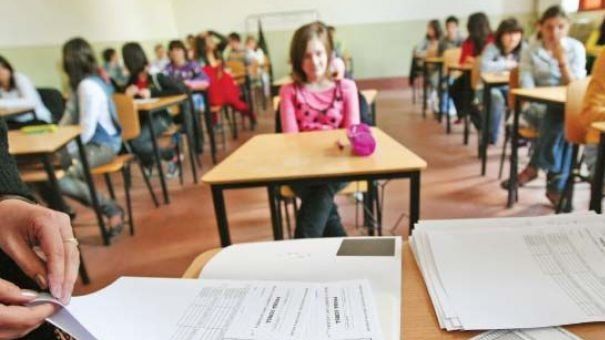 Haos total la simularea Evaluării Naționale. După ce că elevii au avut rezultate slabe, un inspectorat școlar a greșit și lista notelor