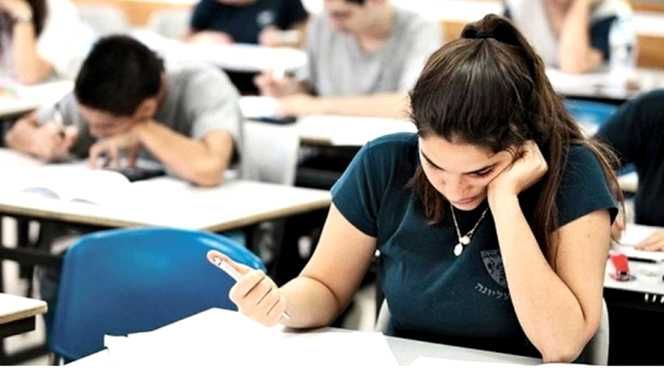 Simulare Evaluarea Națională 2024. Elevii de clasa a VIII-a susţin marţi proba la Matematică