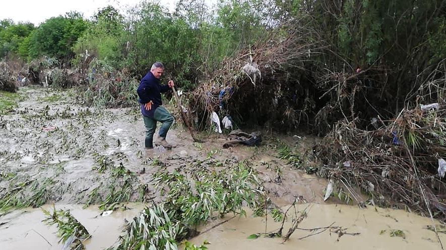 Bărbat cu ATV-ul, luat de viitură în Prahova