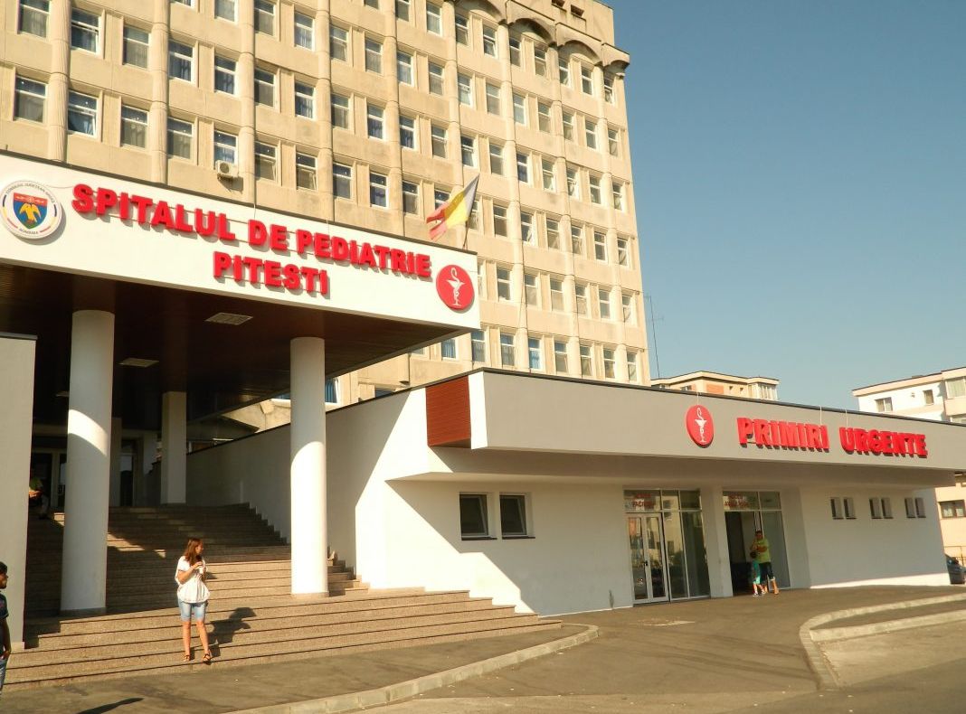 10 copii cu suspiciune de toxiinfecție alimentară într-o tabără din Argeş