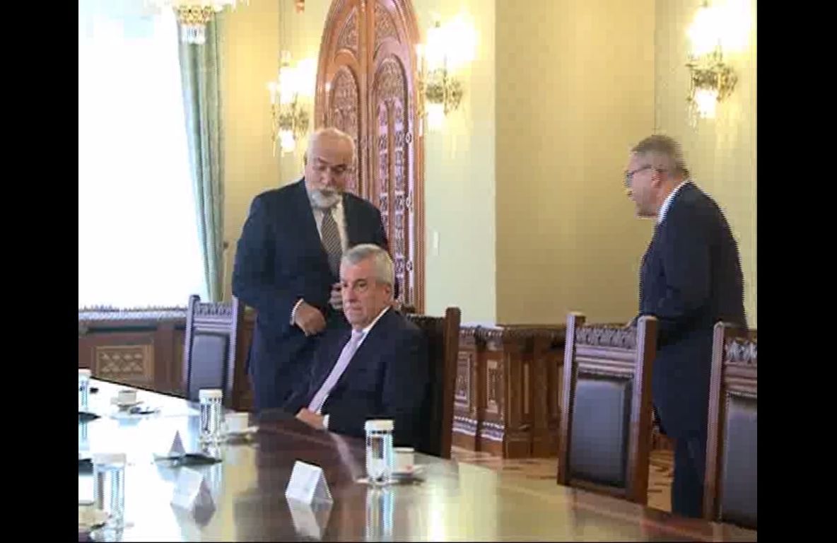 Tăriceanu l-a aşteptat pe Iohannis pe scaun: "Știu regulile mai bine ca dumneavoastră"