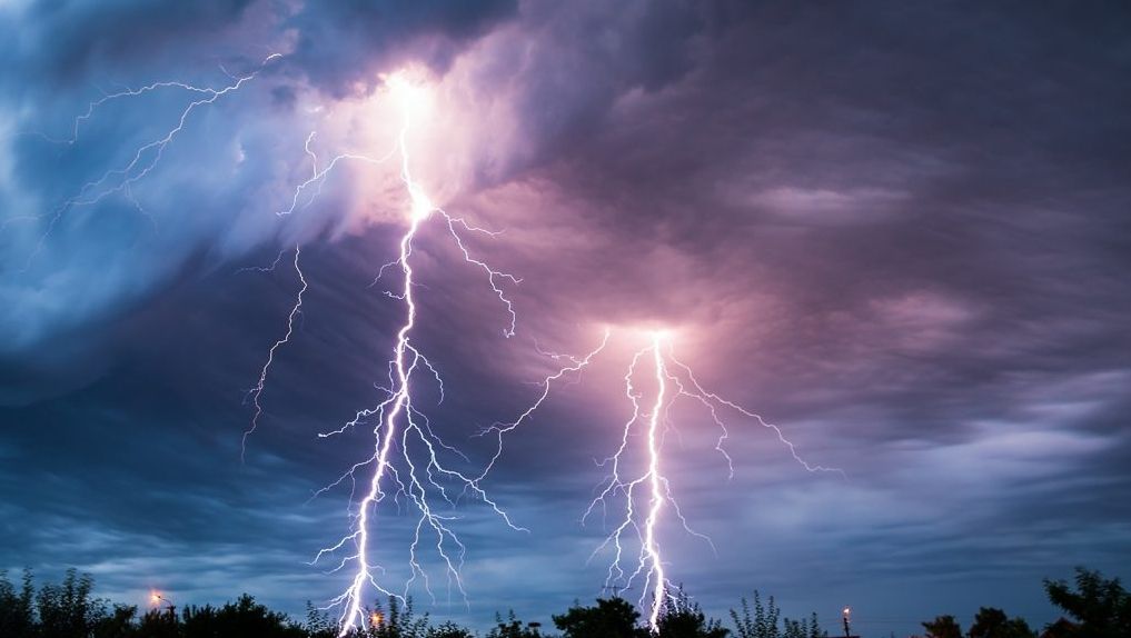 Un cioban a murit după ce a fost lovit de trăsnet