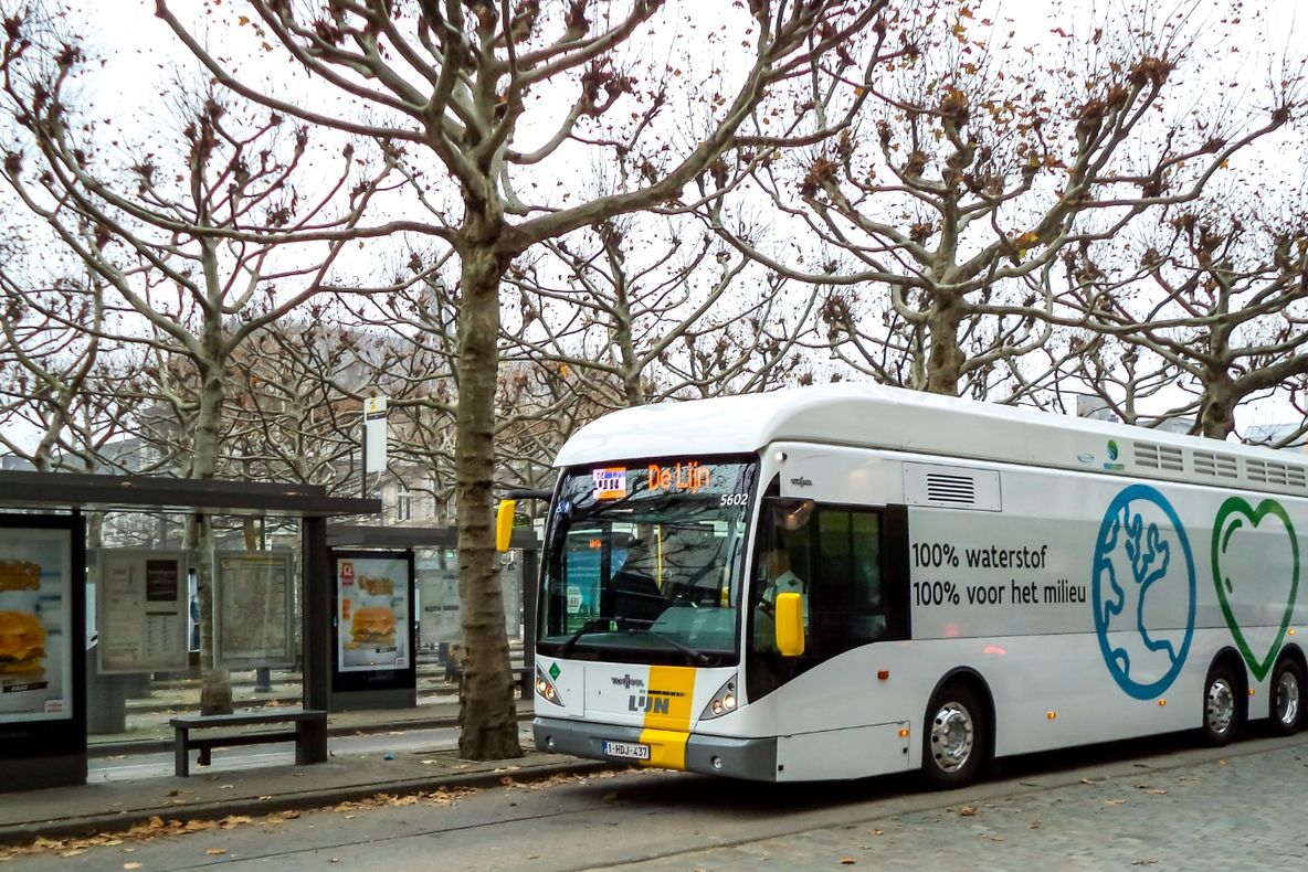 Autobuzul cu hidrogen a circulat prin București. Cum funcționează?