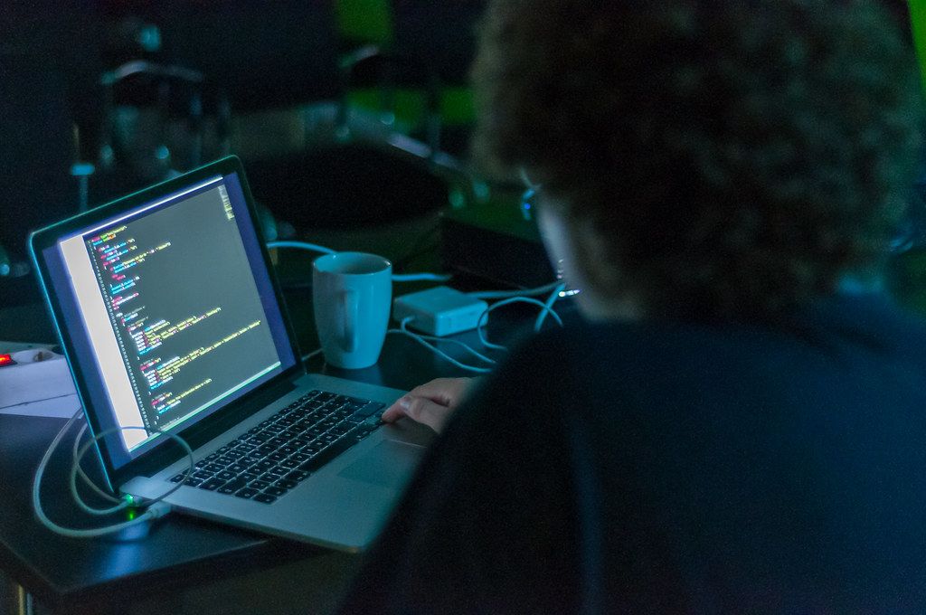 Aplicația care te umple de viruși când descarci ilegal filme sau jocuri