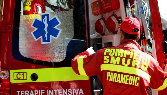 A căzut de la etaj în timp ce uda florile 