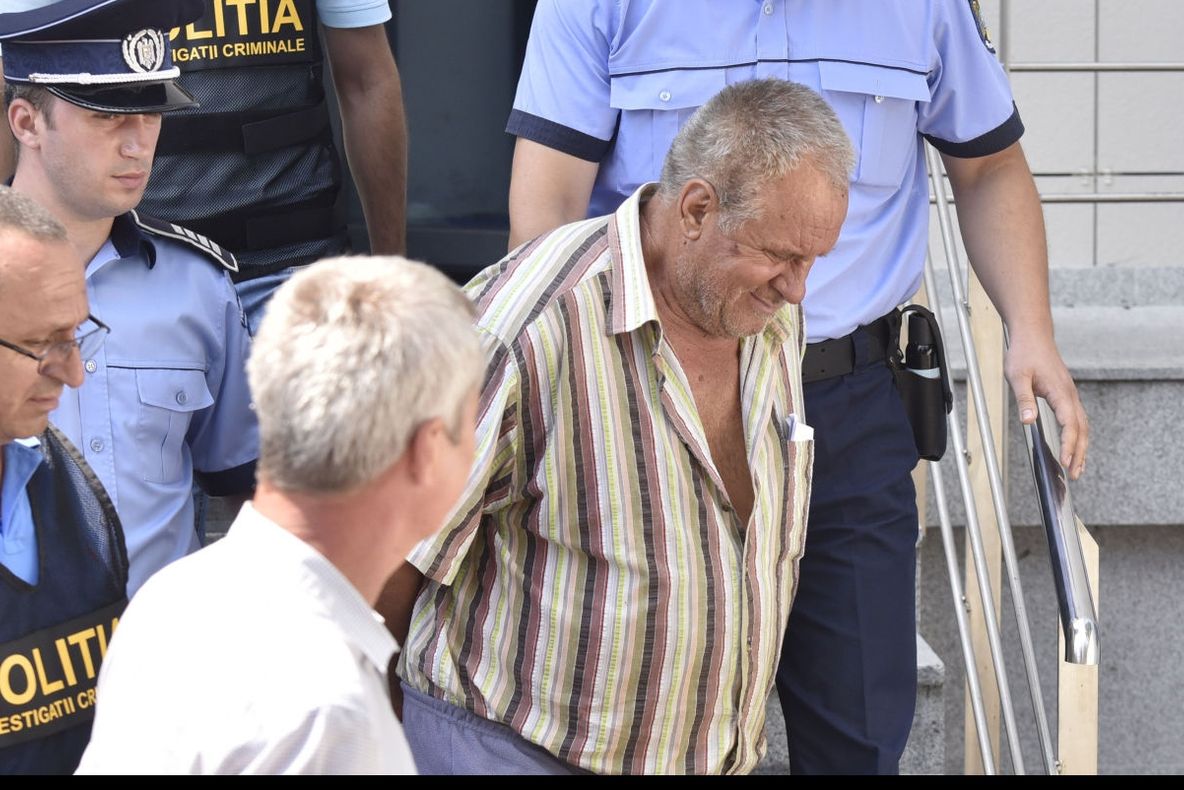 Crima din Caracal. Suspectul, readus la "casa groazei", după ce a primit mandat de arestare